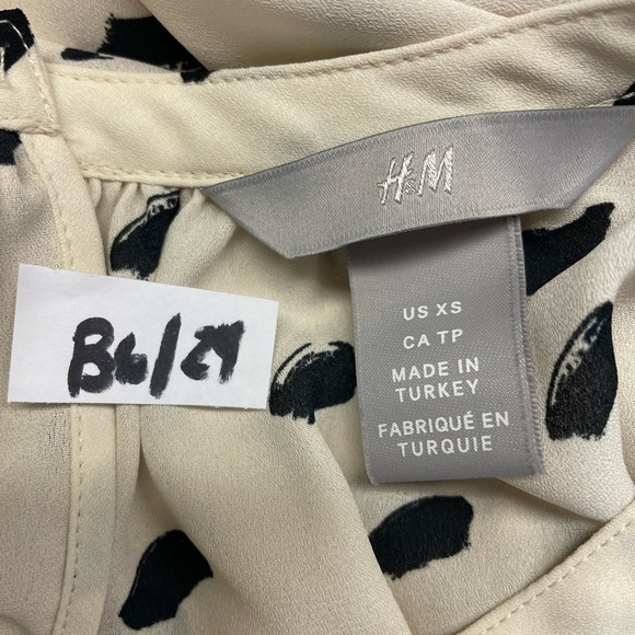 H&M Career Blouse | Size XS - Picture 5 of 5